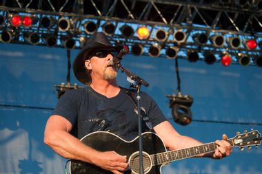 Image for Trace Adkins issues non-apology apology for wearing Confederate Flag earpiece