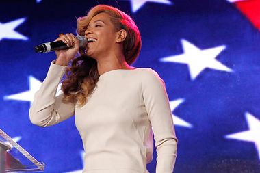 Image for Beyoncé sings National Anthem live in New Orleans