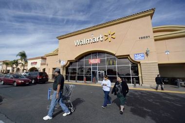 Image for Wal-Mart in hot water <em>again</em> for allegedly treating pregnant workers like dirt 