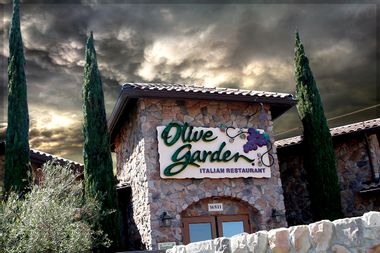 Image for The real Olive Garden scandal: Why greedy hedge funders suddenly care so much about breadsticks