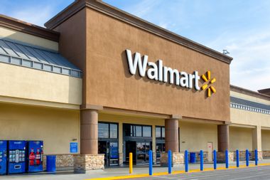 Image for Walmart taps VR to train its employees