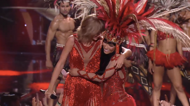 Image for Watch the VMAs' most heartwarming moment: Brought to you by Nicki Minaj and Taylor Swift's publicists