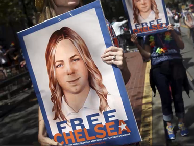 Image for WATCH: President Obama commutes Chelsea Manning's 35-year sentence before leaving office