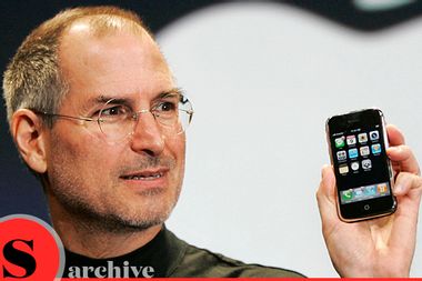 Steve Jobs demonstrates the new iPhone