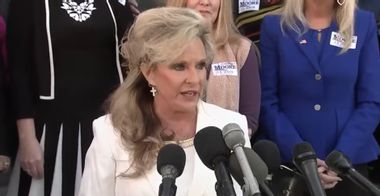 Image for Roy Moore's wife leads the latest rally in her husband's defense