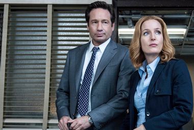 David Duchovny and Gillian Anderson in "The X-Files"