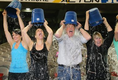 Melbourne Attempts World Record Ice Bucket Challenge