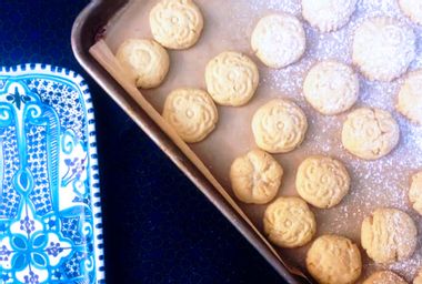 Egyptian Stuffed Shortbread Cookies (Kahk)