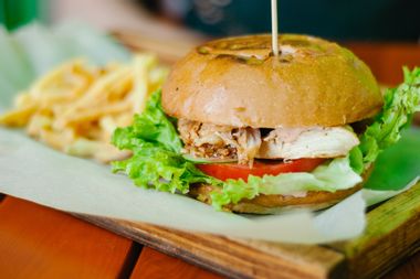 burger; sandwich; chicken; lettuce
