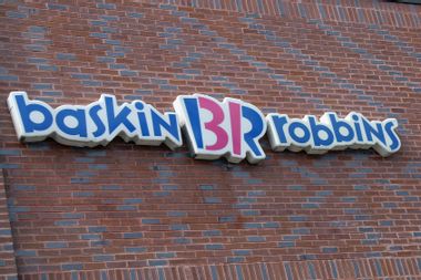 An image of the sign for Baskin Robbins