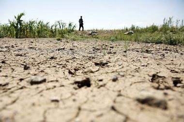 https://mediaproxy.salon.com/width/380/https://media.salon.com/2023/12/heat_wave_drought_yemen_1627697276.jpg