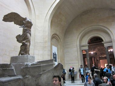 Image for Fed up Louvre staff strikes over roving bands of pickpockets