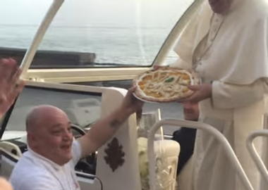 Image for Pope Francis receives pizza delivery — while riding in the Pope Mobile (VIDEO)