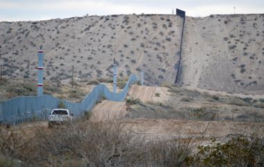 GOP 2016 Trump Border Wall