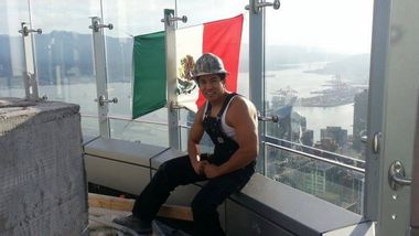 Image for Construction worker defiantly hangs Mexican flag atop Trump Tower