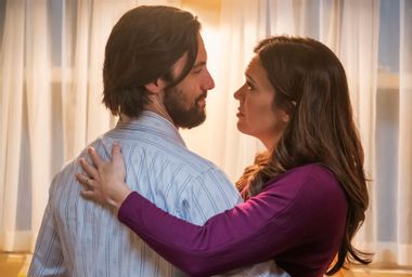 Milo Ventimiglia and Mandy Moore in "This Is Us"