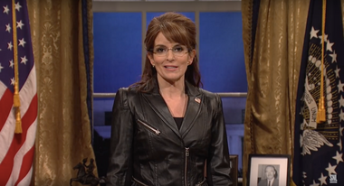 Image for Tina Fey brings back Sarah Palin for 