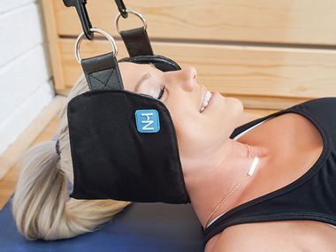 Image for This neck hammock helps you alleviate tension and pain