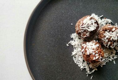 Crunchy quinoa snack with cacao, coconut, and dates