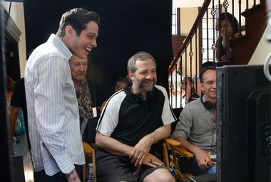 Pete Davidson & Judd Apatow behind the scenes of "The King of Staten Island"