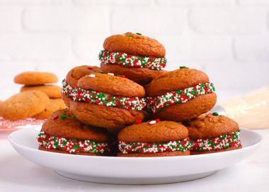 Image for Gingersnap and eggnog cream cookie sandwiches are here to brighten up the holidays