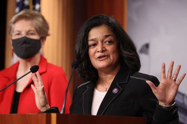 Image for Rep. Pramila Jayapal vows to continue fight for $15 wage: 