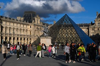 Image for Louvre Museum and Palace of Versailles evacuated; Paris under terror alert