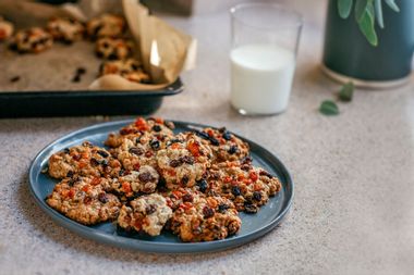 Cookies with dried fruit