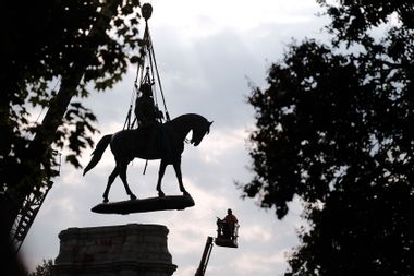 Robert E Lee statue removal