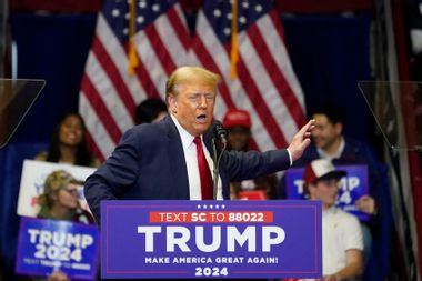 Image for Fox News cuts into footage of Trump's speech in South Carolina to point out inaccuracies