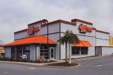 Hooters, exterior
