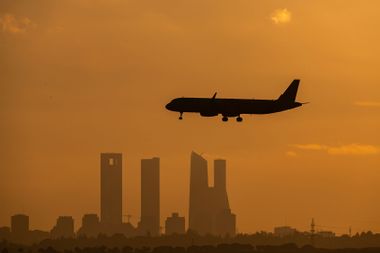 silhouette of a commercial airplane