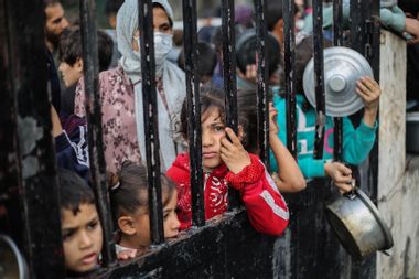 Children waiting for food Rafah Gaza hunger