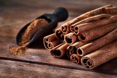 Cinnamon sticks