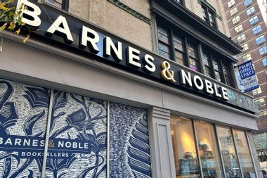 Barnes & Noble store signs exterior