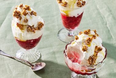strawberry sundae, dessert