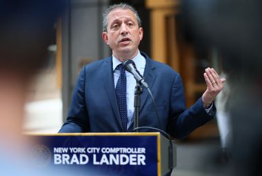 Image for Brad Lander, NYC comptroller and Democratic mayoral candidate, arrested by federal agents 