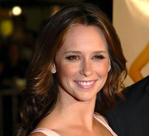 Jennifer Love Hewitt producing 