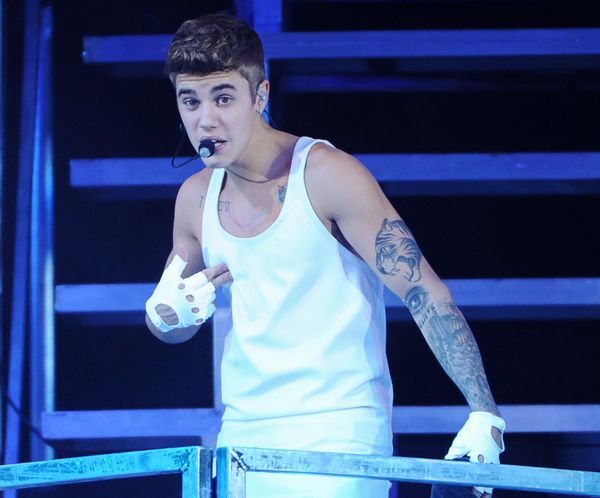 New York Fashion Week Justin Bieber strips, crowd boos Salon photo