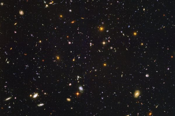 Hubble;  Câmp ultra profund