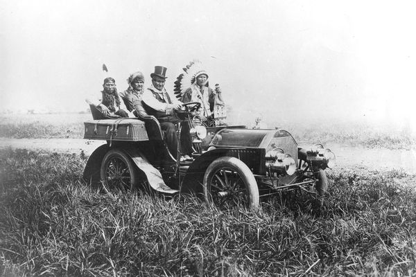 Geronimo in Automobile