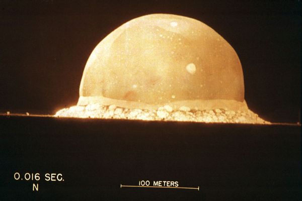 Manhattan Project first atomic bomb test 1945