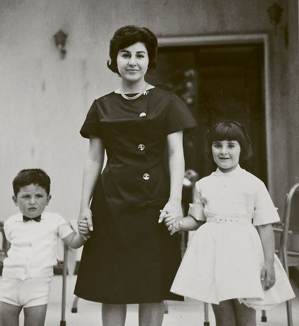 Nahid Joon with her children Leila and Mamady