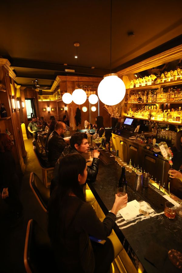 Brujas bar interior