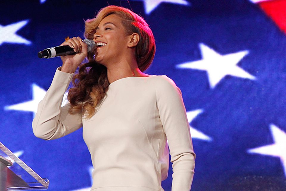 Beyoncé sings National Anthem live in New Orleans