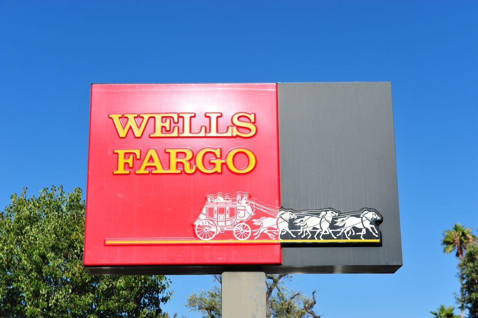 Wells Fargo employee emails CEO asking for a raise -- copies 200,000 ...