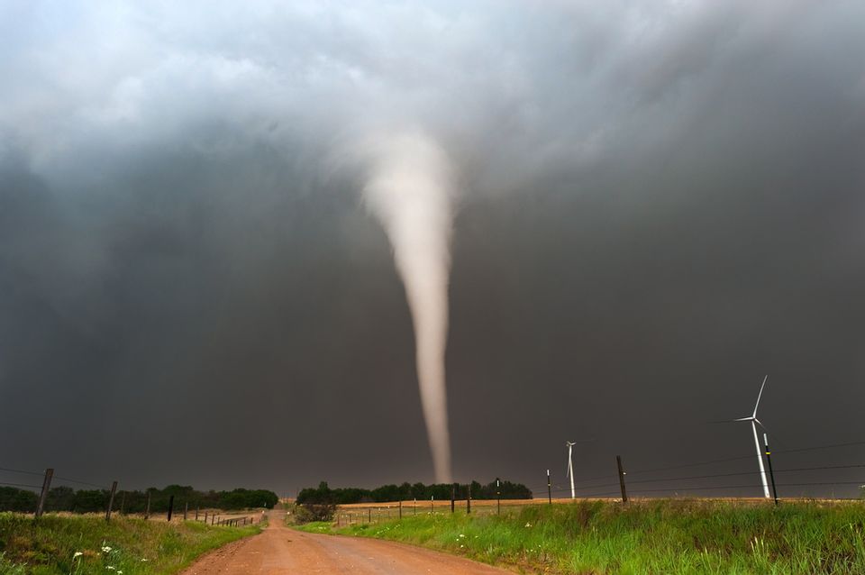 Watch storm chasers get caught in "extremely dangerous" milewide