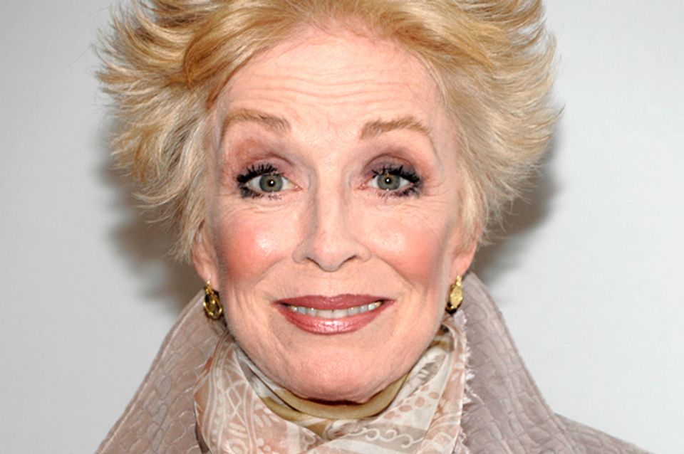 Keep coming out, Holland Taylor The Hollywood trend of "I was never in