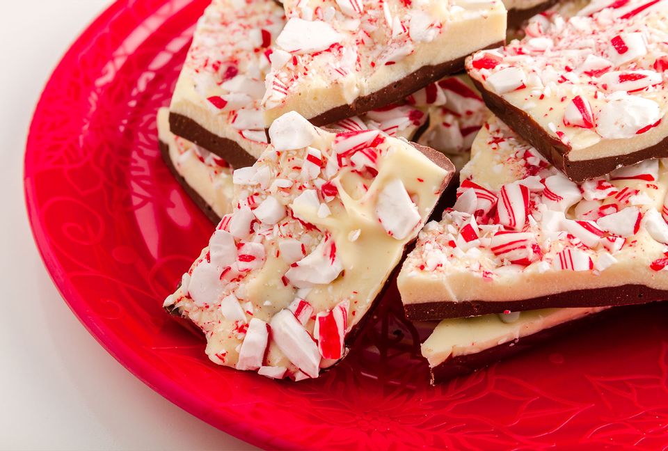 Peppermint bark is the perfect holiday gift that you can make right at ...